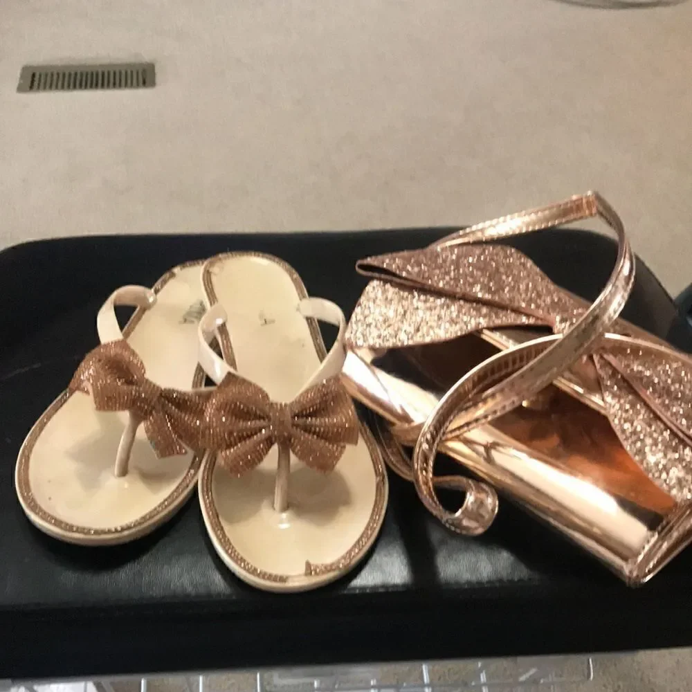 Gold Prima Sandals Size 8 Bam Forever with Purse